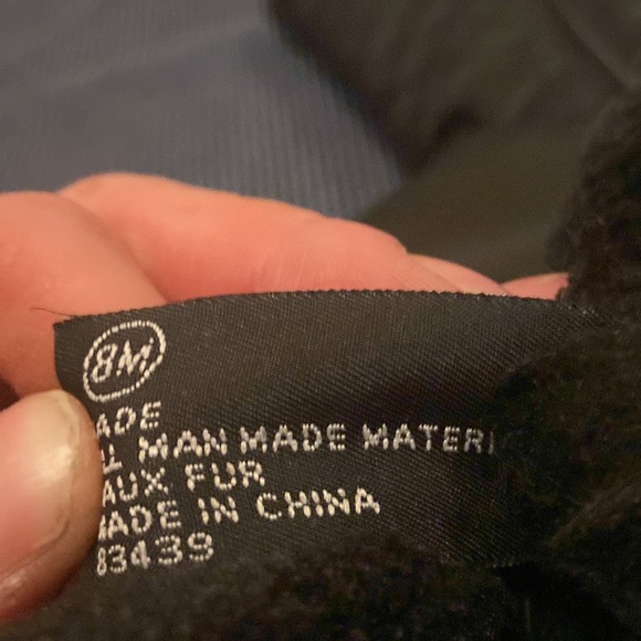 Weatherproof size 8 black boots with zippers on each side - Picture 6 of 6